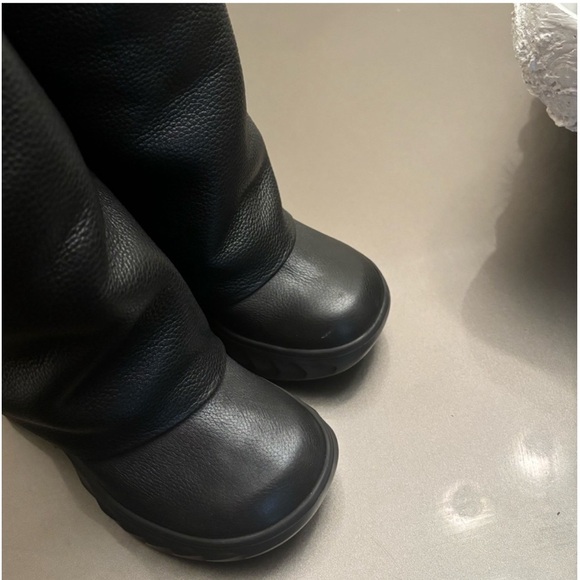 Ladies AUTHENTIC Givenchy Black Shark Lock Biker boots in grained leather - Picture 12 of 16